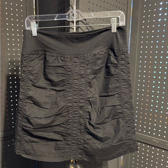 Elegant Black Gathered Mini Skirt - Picture 1 of 7